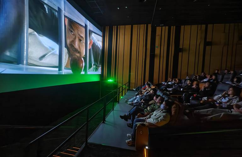 电影院3D眼镜推荐：观影必备，提升3D沉浸感体验（长尾关键词：电影院3D眼镜、3D眼镜通用款、3D电影配件）