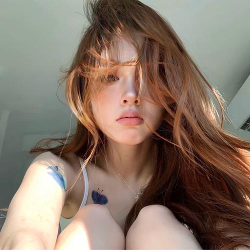 根据你的要求，生成一个符合SEO优化的标题（含3个长尾关键词）：

**亚洲一区二区丰满少妇魅力穿搭指南 | 气质搭配 成熟风韵 日常造型推荐**