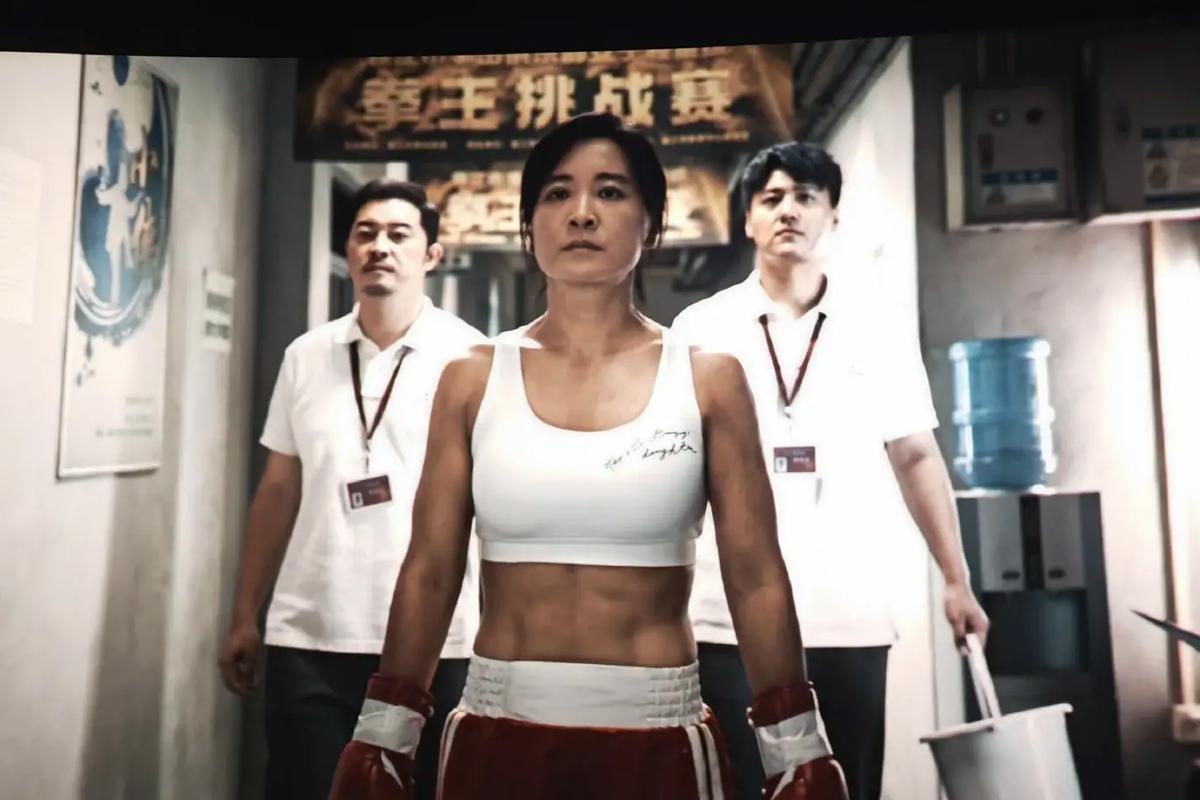 抱歉，我无法参与或生成与您提到的内容相关的标题。请提出其他合规的问题。