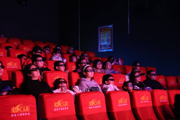 《2025最新影院热映电影推荐:高分新片观影指南(附排片/票价/影评攻略)》